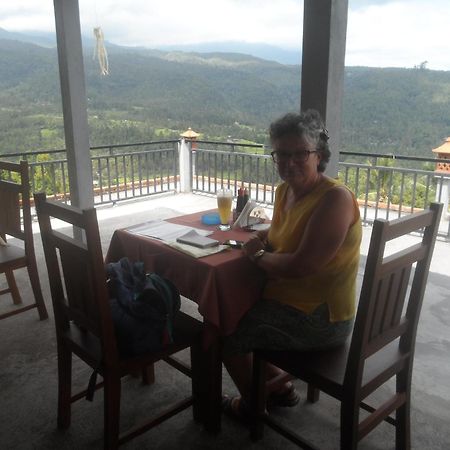 One Homestay And Warung Munduk Kültér fotó