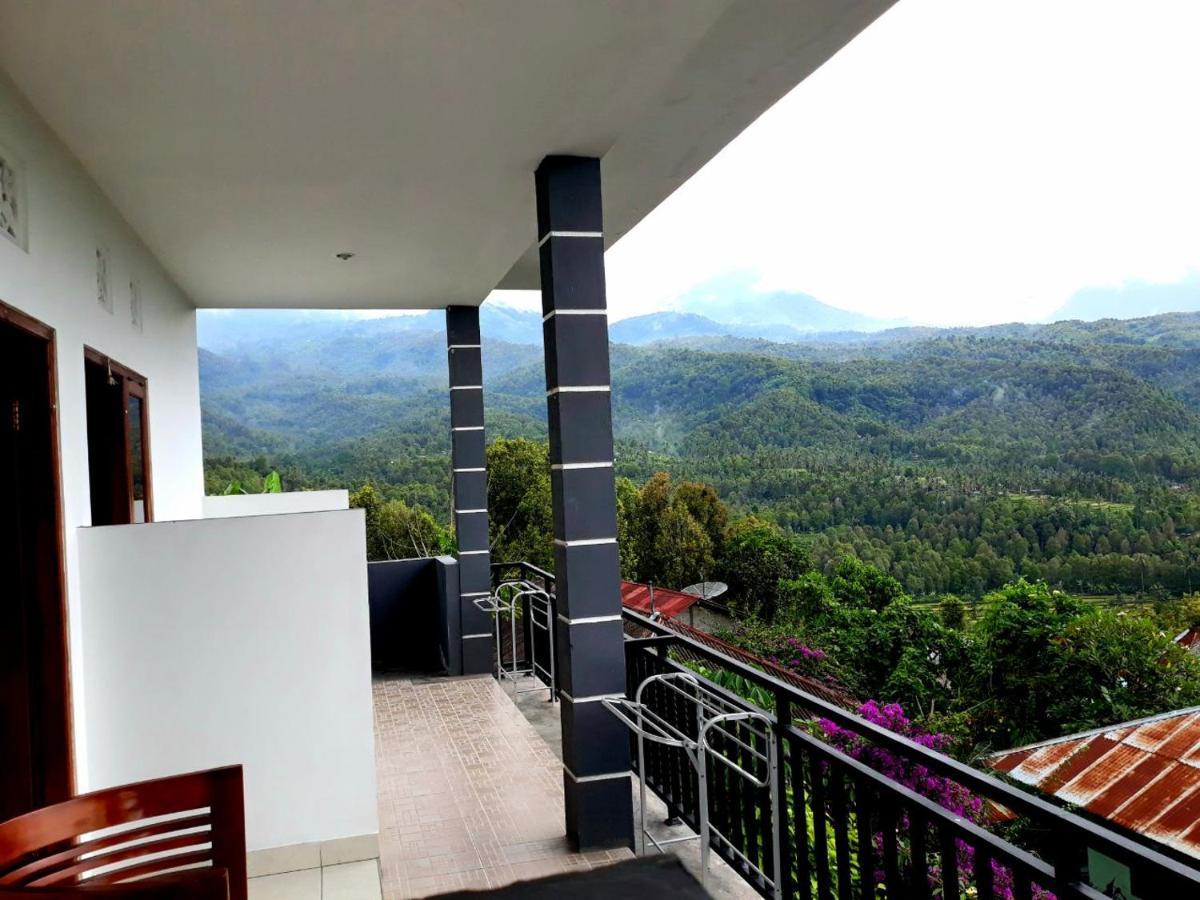 One Homestay And Warung Munduk Kültér fotó