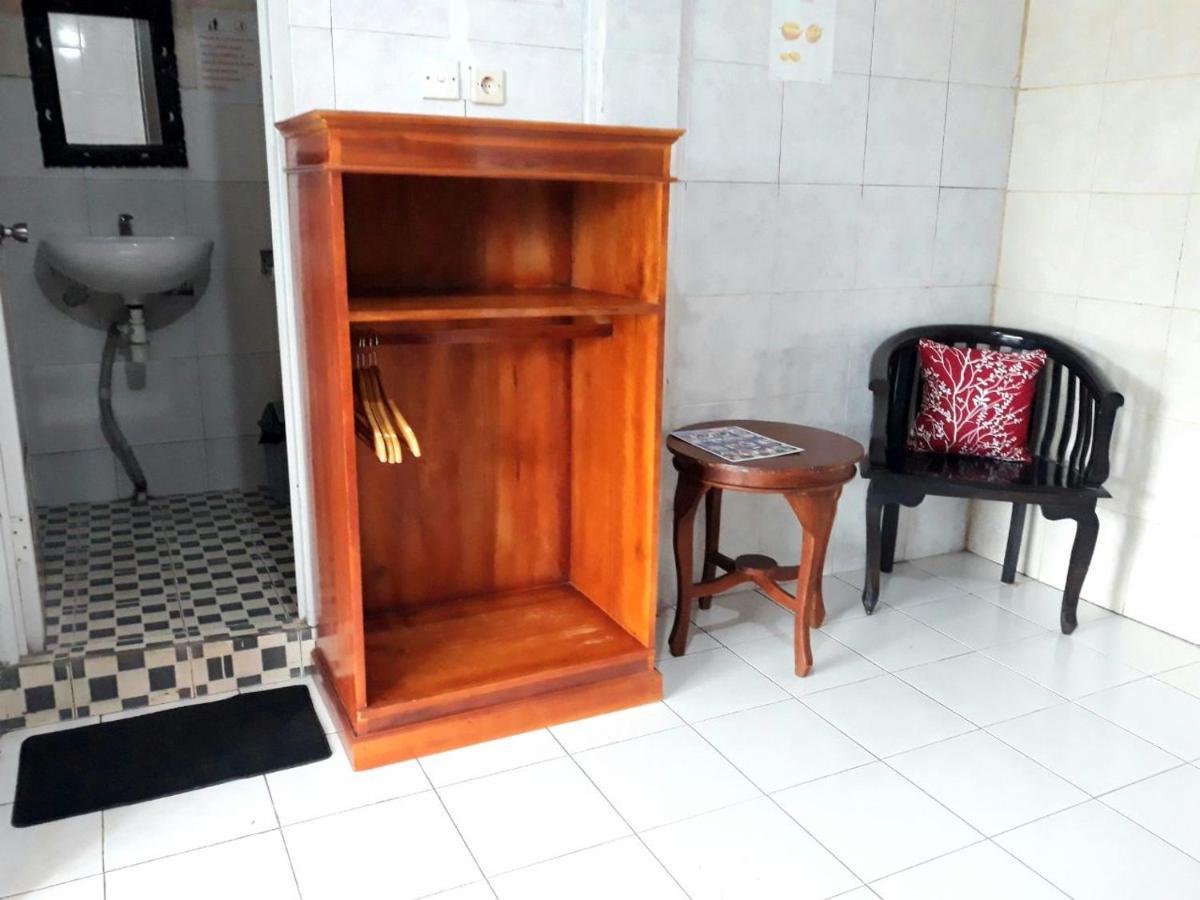 One Homestay And Warung Munduk Kültér fotó