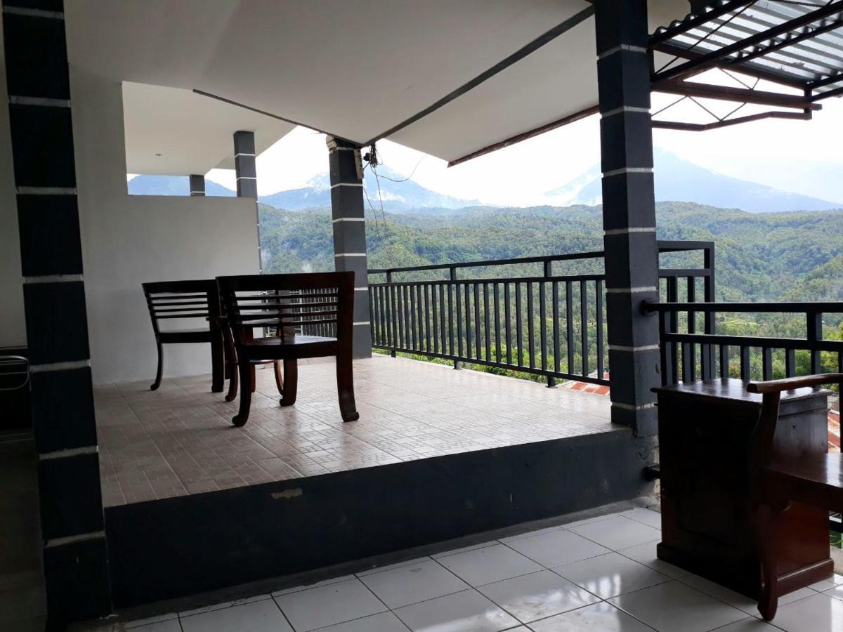 One Homestay And Warung Munduk Kültér fotó