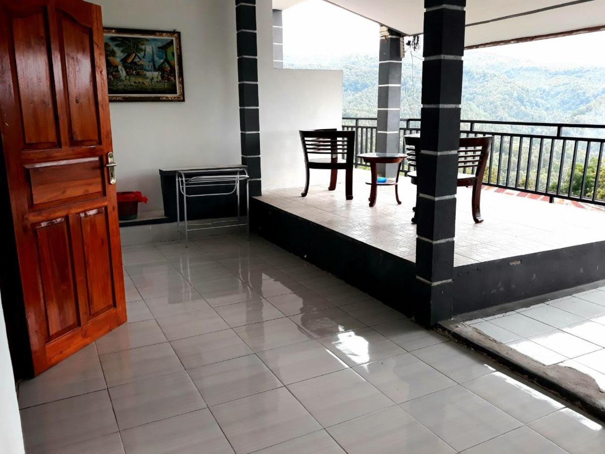 One Homestay And Warung Munduk Kültér fotó