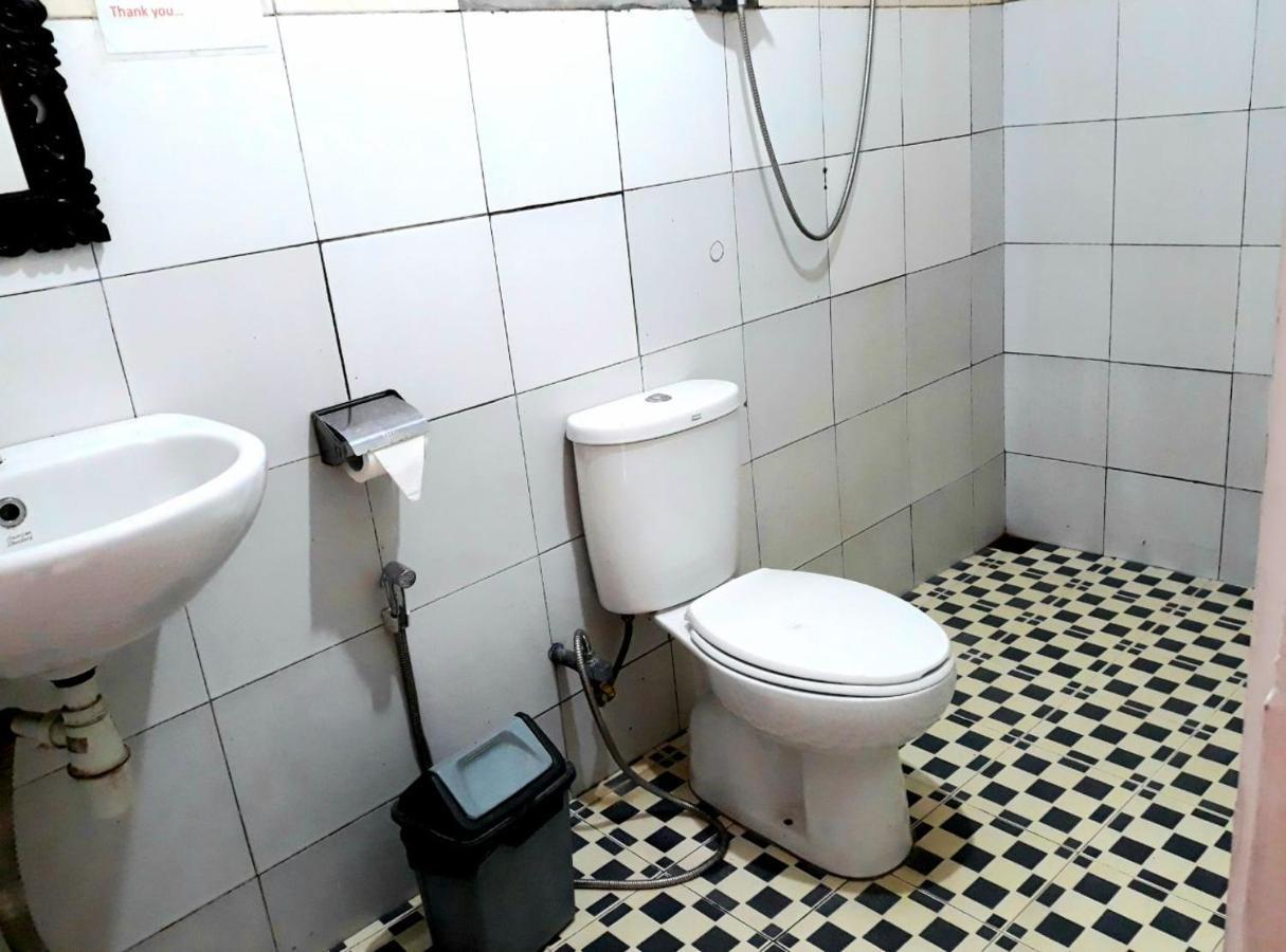 One Homestay And Warung Munduk Kültér fotó