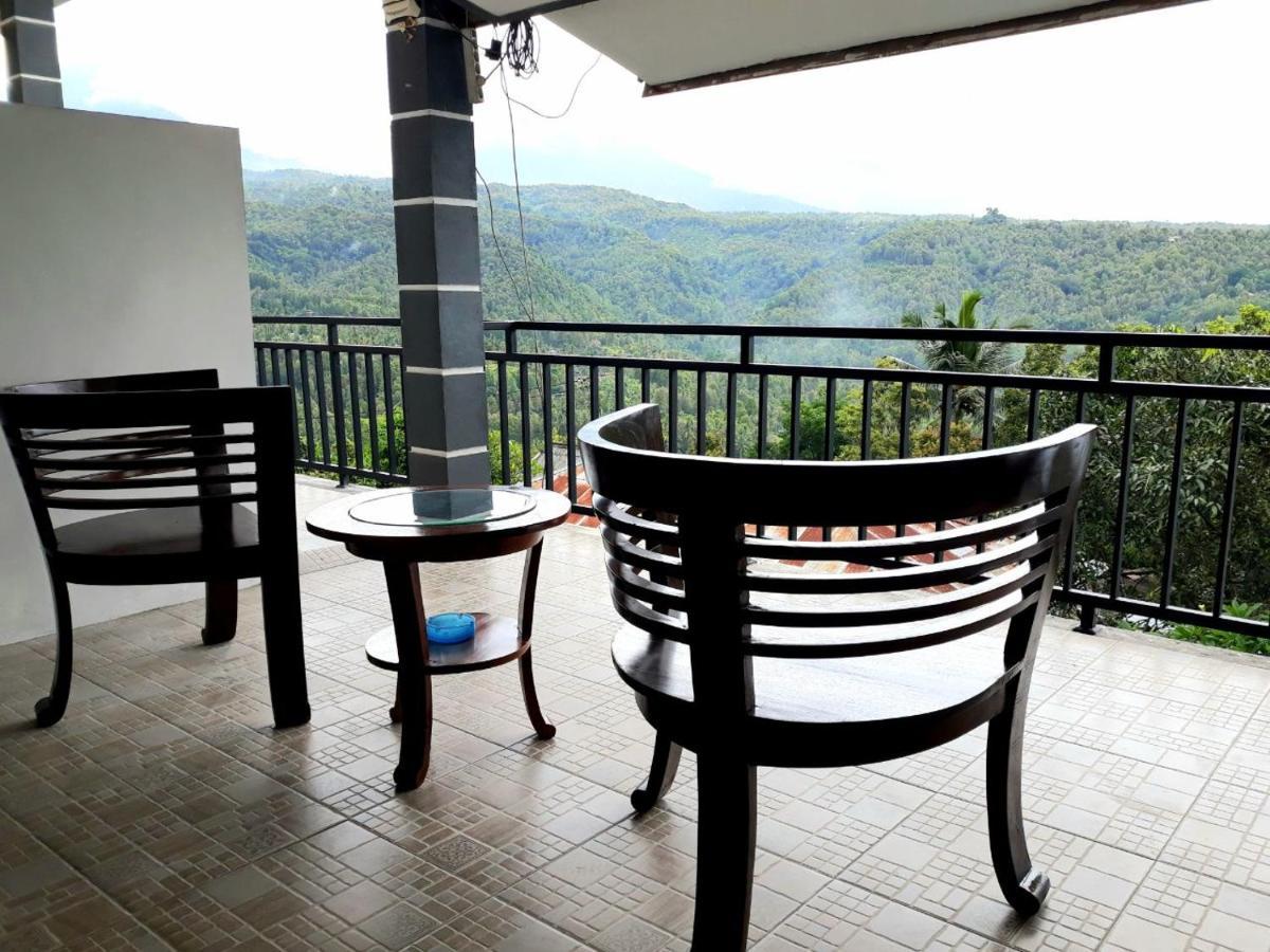 One Homestay And Warung Munduk Kültér fotó