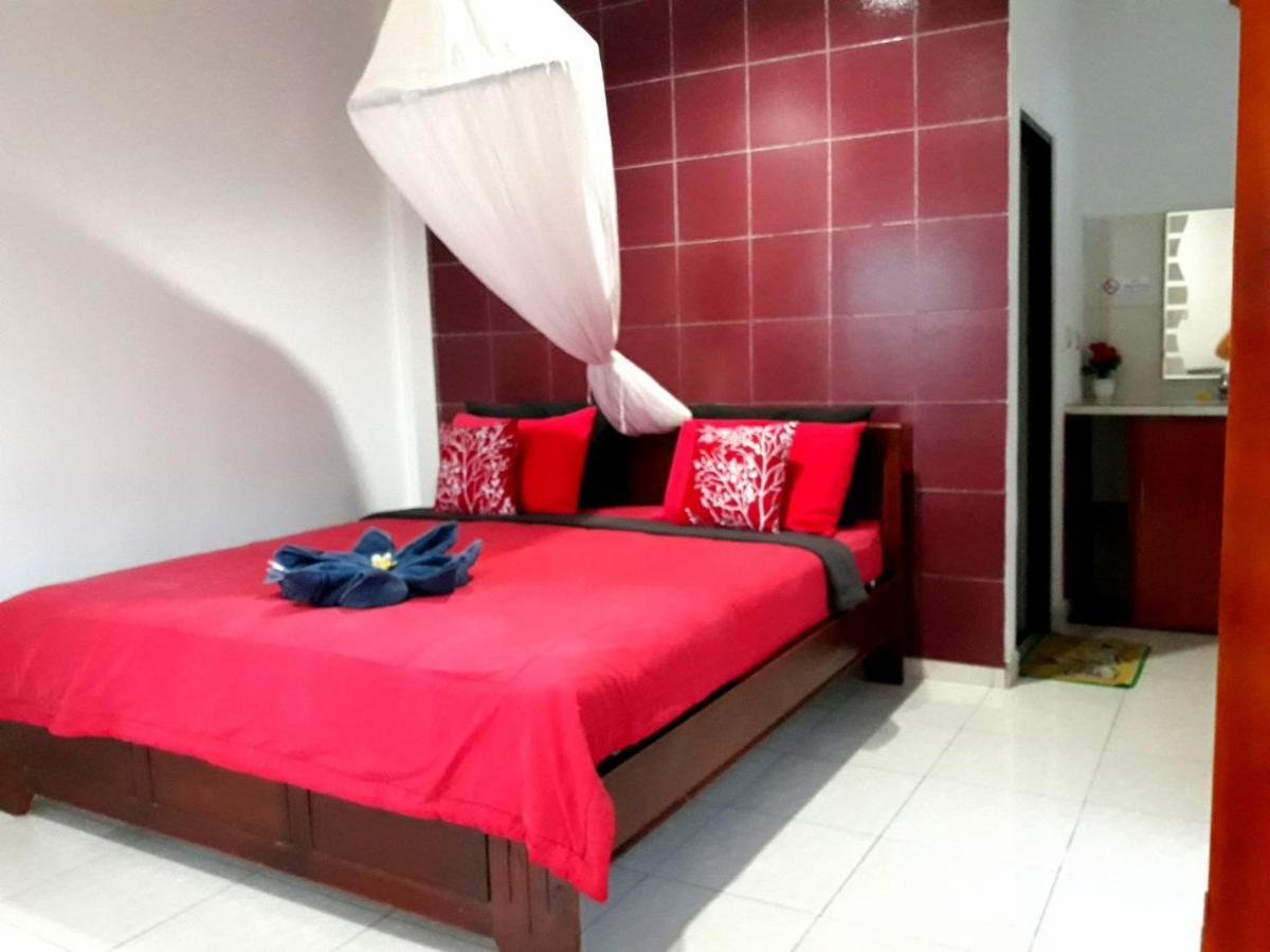 One Homestay And Warung Munduk Kültér fotó