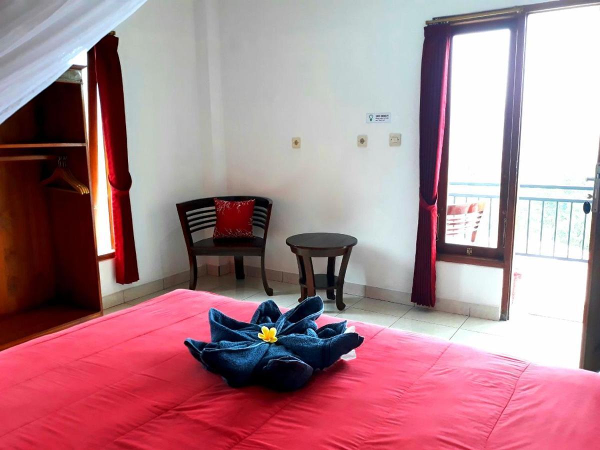 One Homestay And Warung Munduk Kültér fotó