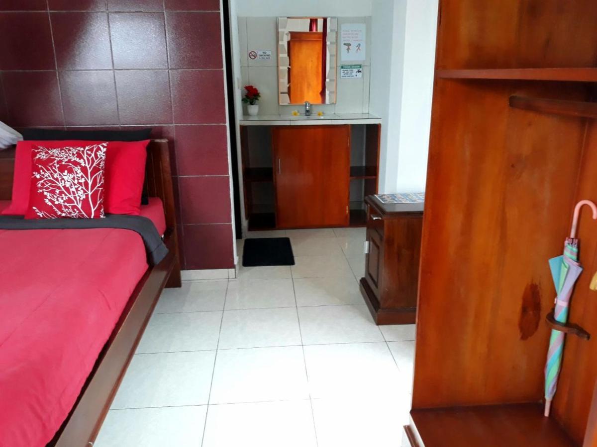 One Homestay And Warung Munduk Kültér fotó