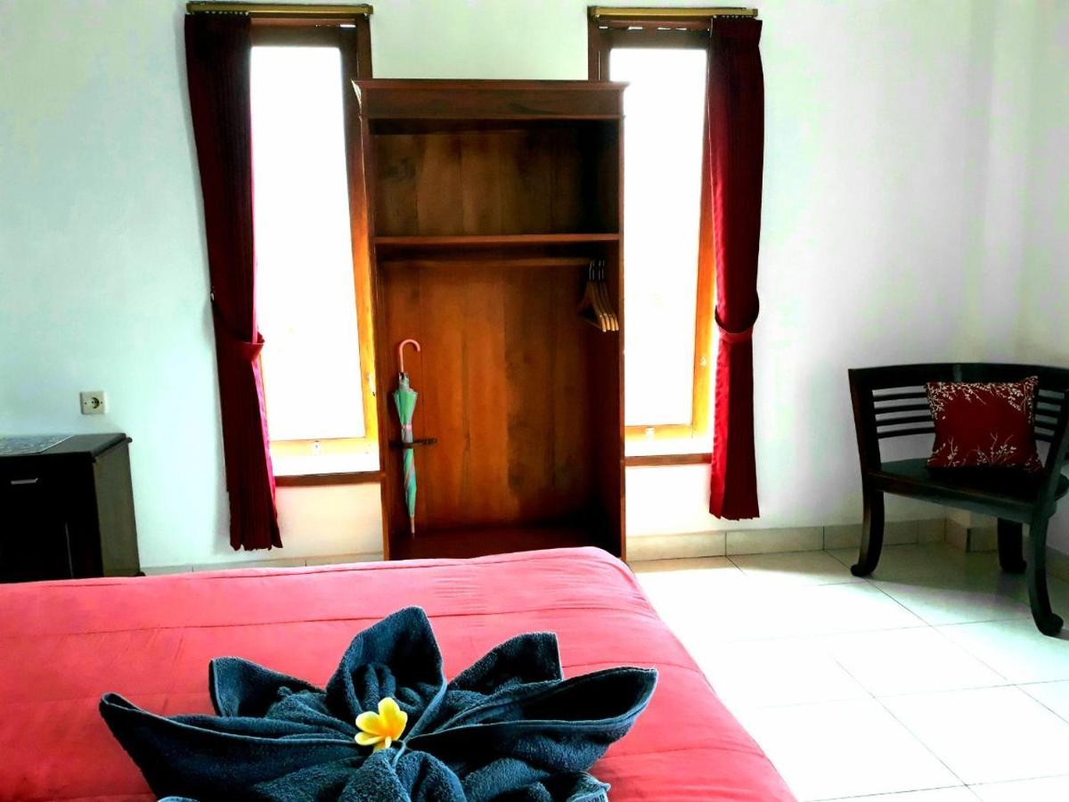 One Homestay And Warung Munduk Kültér fotó