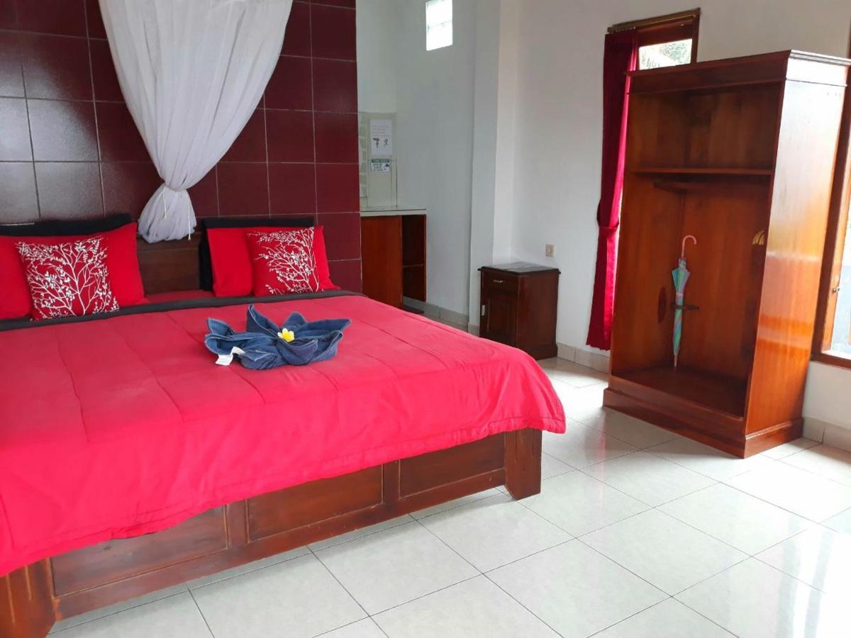 One Homestay And Warung Munduk Kültér fotó