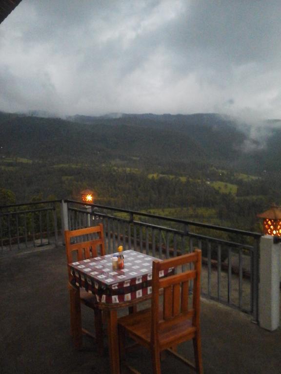 One Homestay And Warung Munduk Kültér fotó
