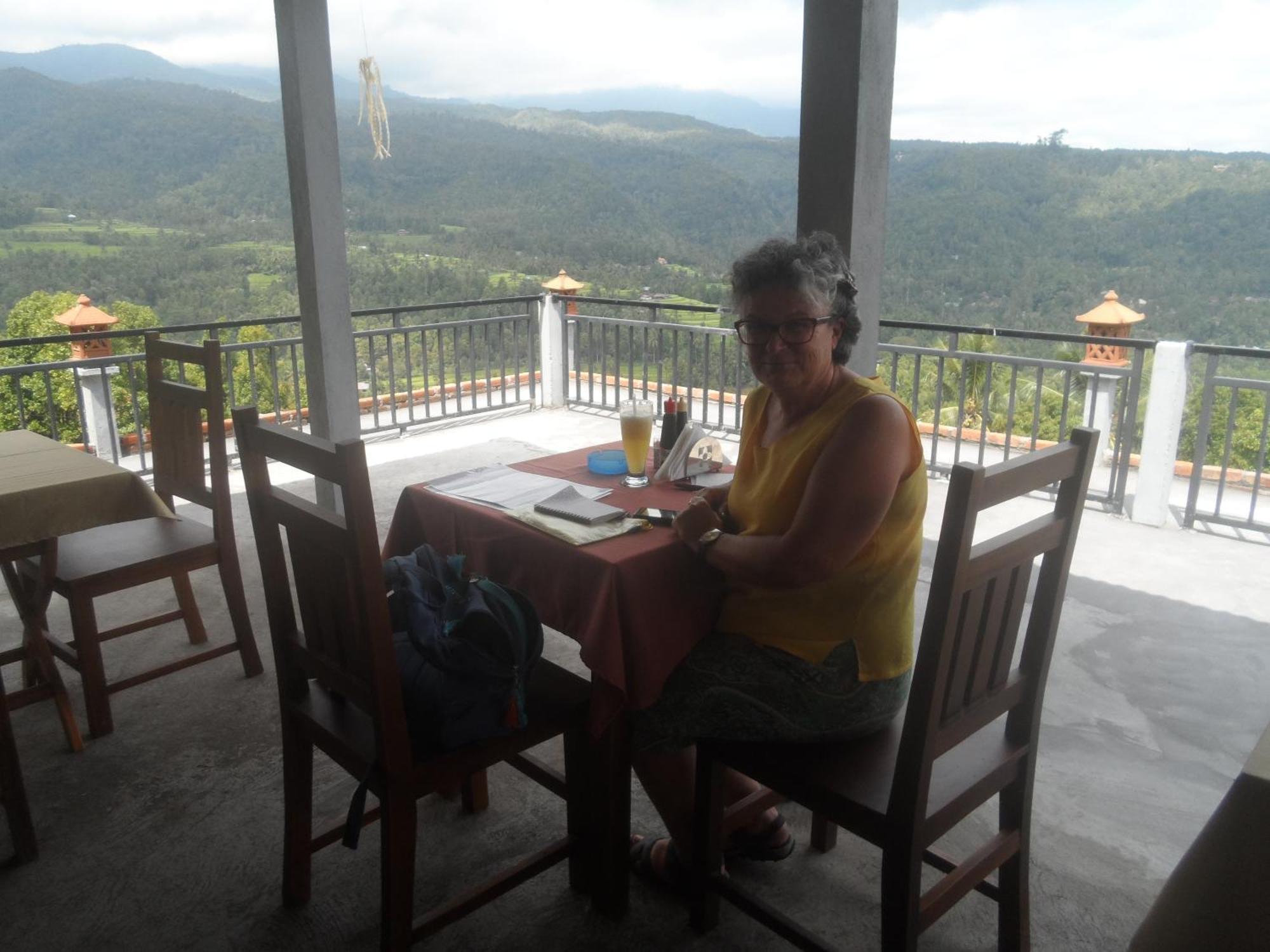 One Homestay And Warung Munduk Kültér fotó
