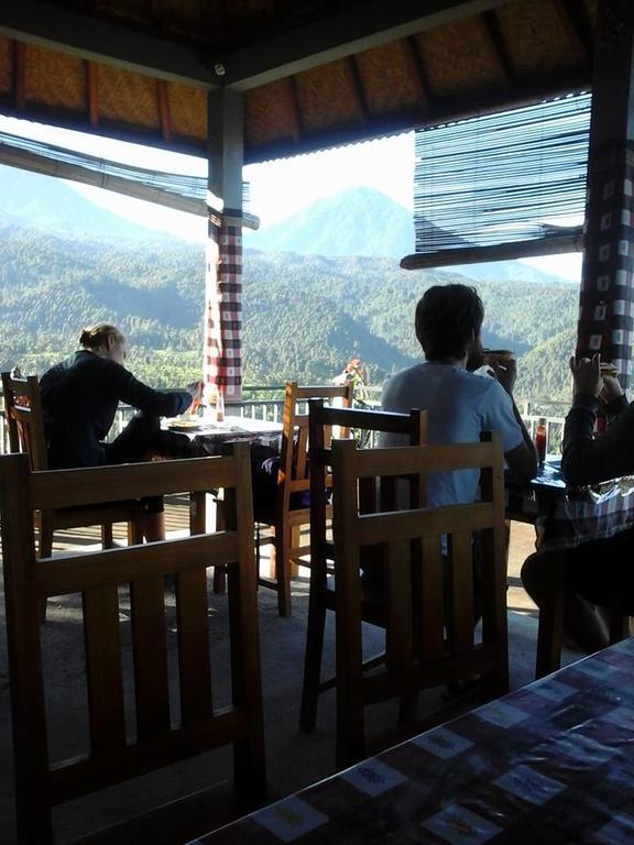 One Homestay And Warung Munduk Kültér fotó