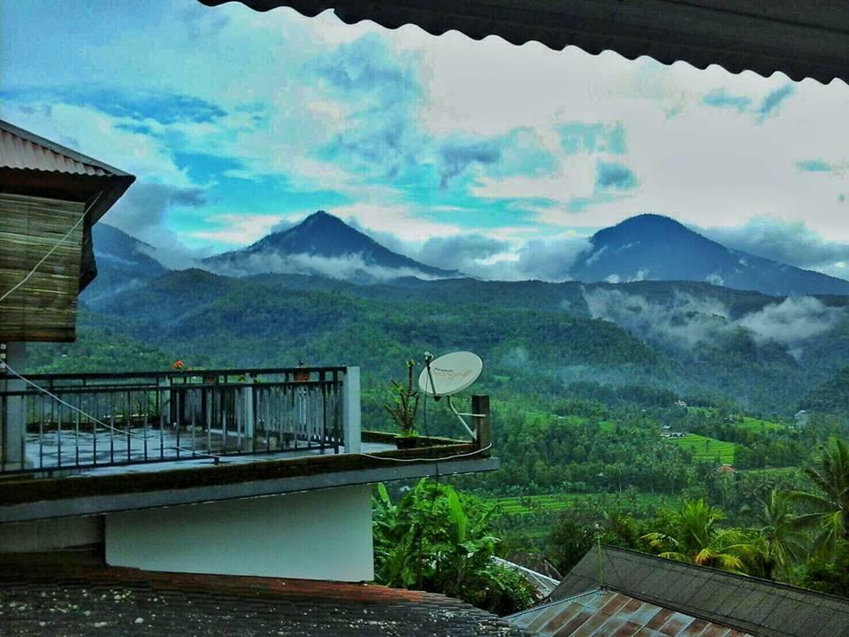 One Homestay And Warung Munduk Kültér fotó