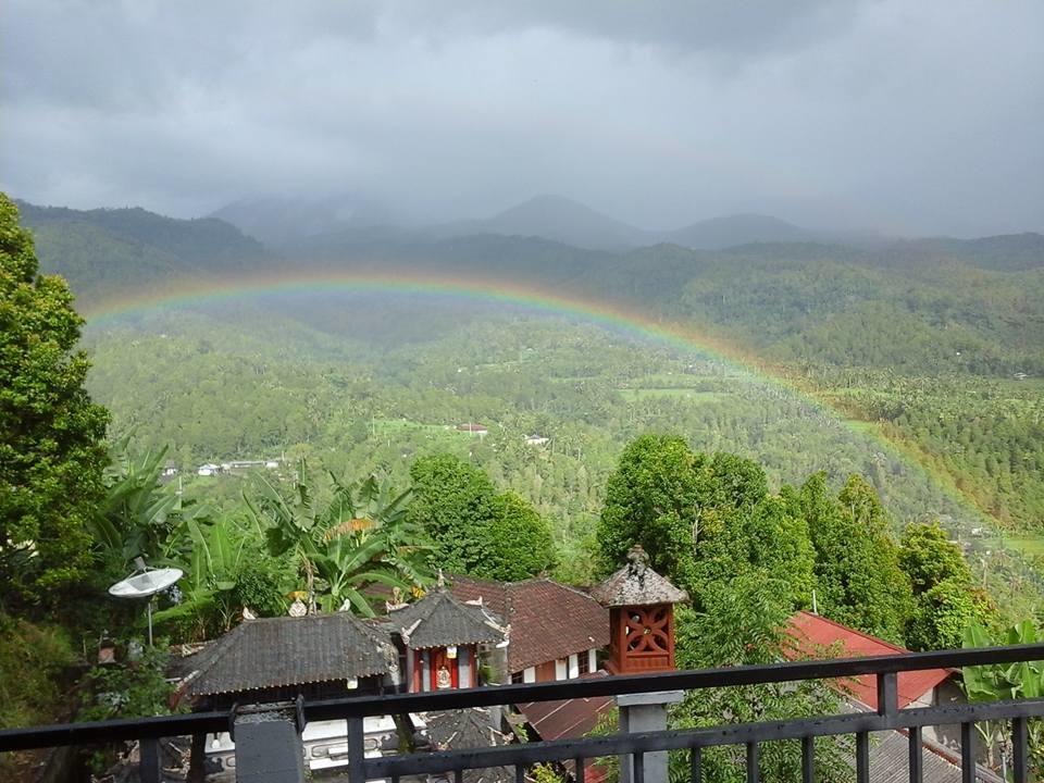 One Homestay And Warung Munduk Kültér fotó
