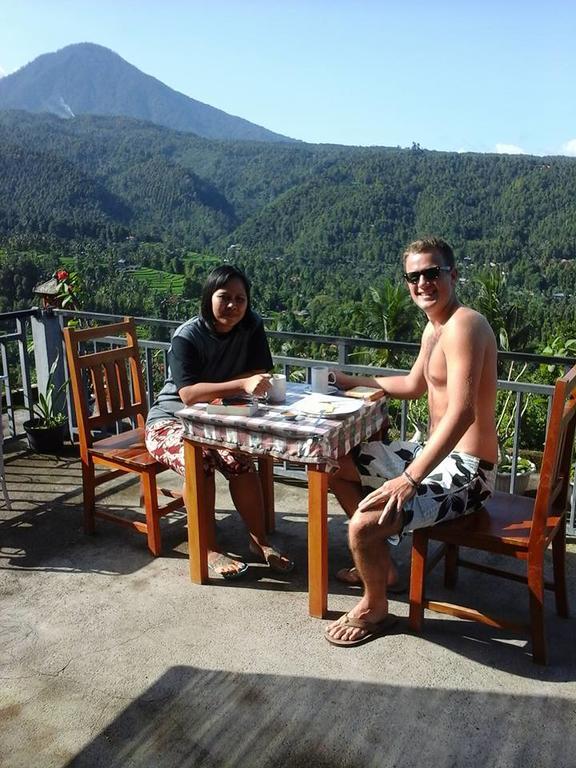 One Homestay And Warung Munduk Kültér fotó