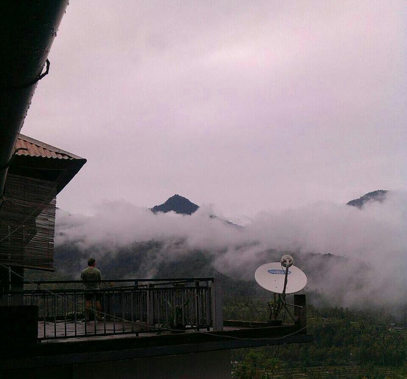 One Homestay And Warung Munduk Kültér fotó
