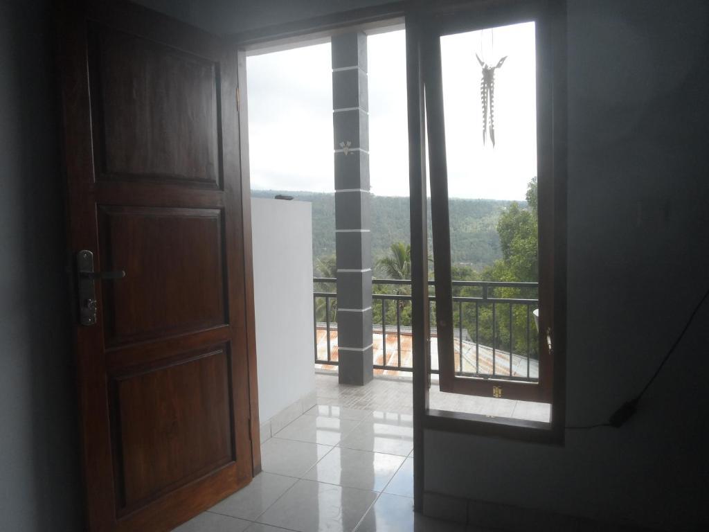 One Homestay And Warung Munduk Kültér fotó