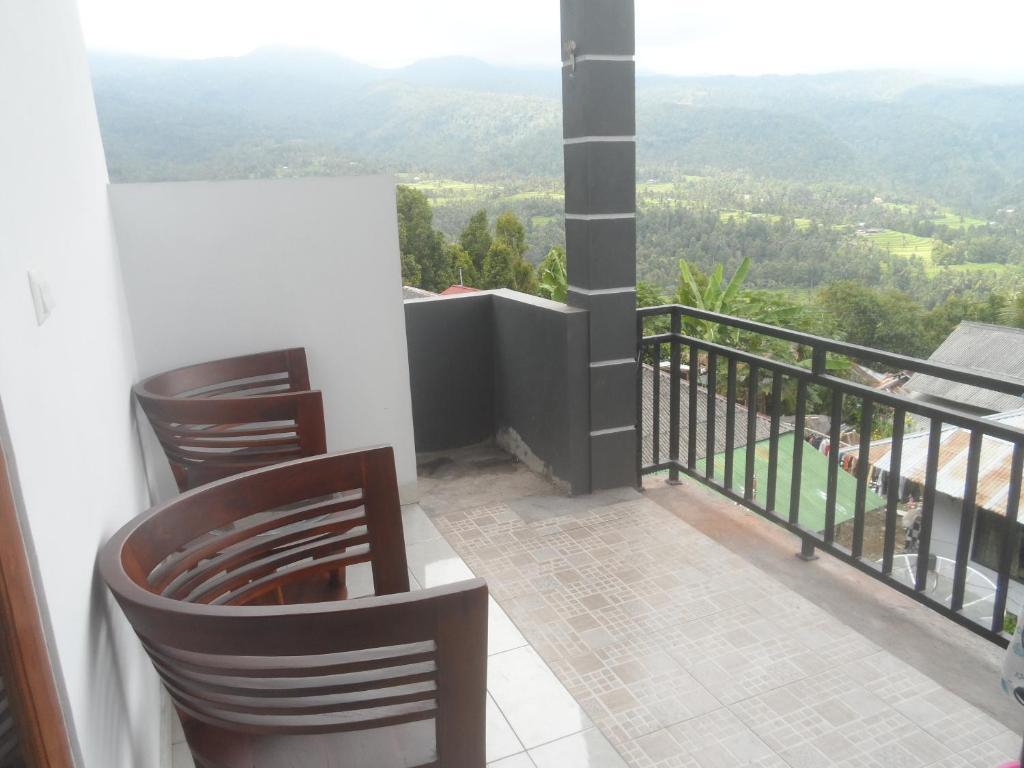 One Homestay And Warung Munduk Kültér fotó