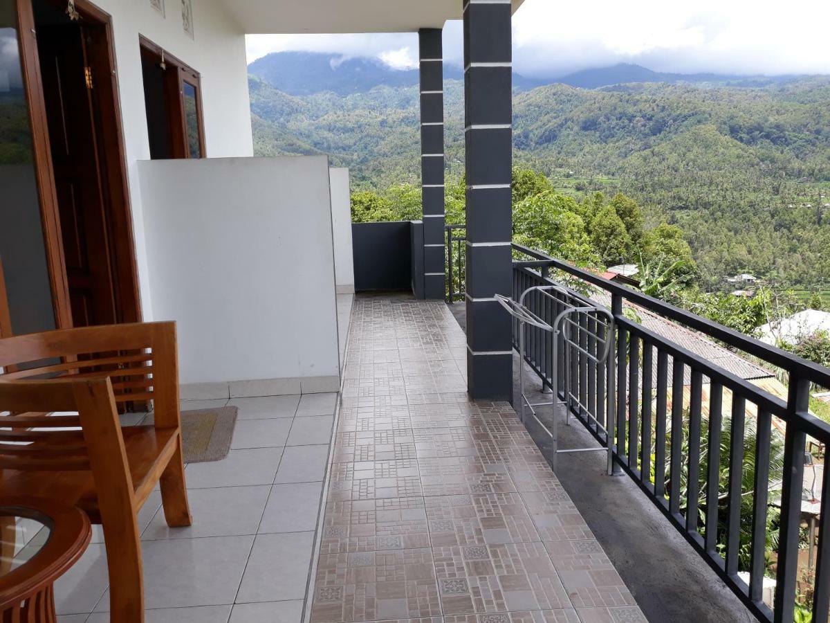 One Homestay And Warung Munduk Kültér fotó