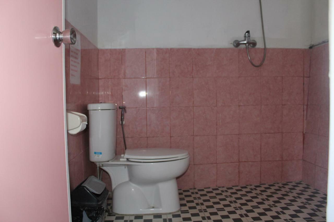 One Homestay And Warung Munduk Kültér fotó