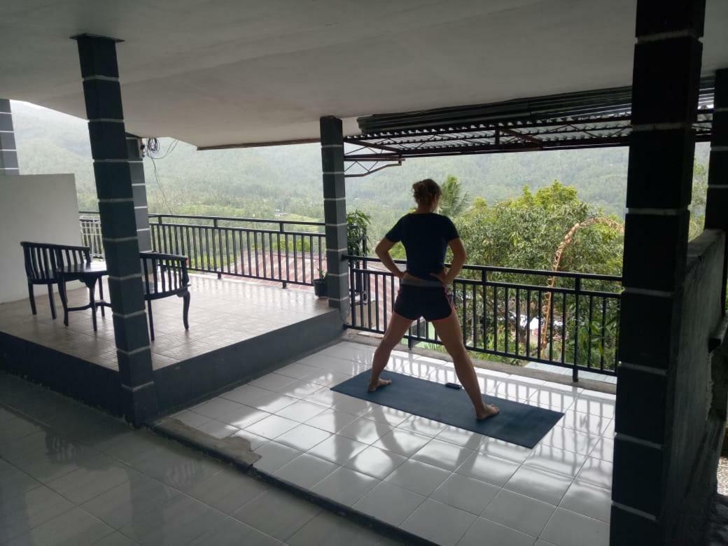 One Homestay And Warung Munduk Kültér fotó