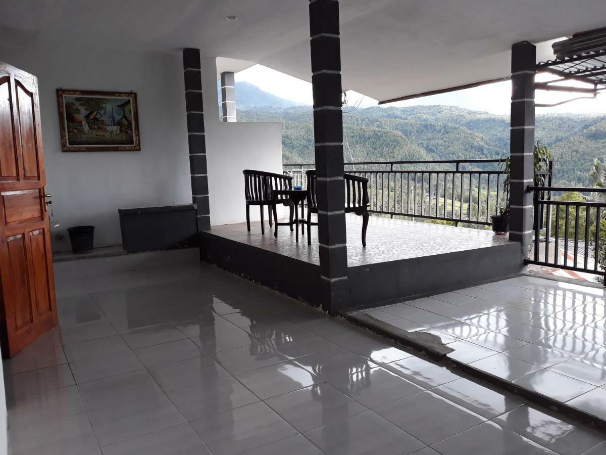 One Homestay And Warung Munduk Kültér fotó