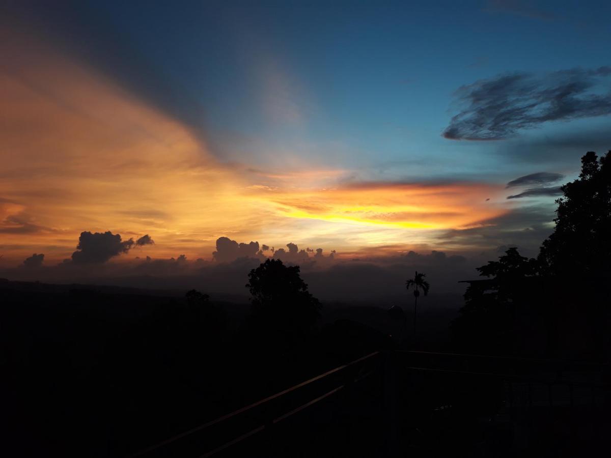 One Homestay And Warung Munduk Kültér fotó