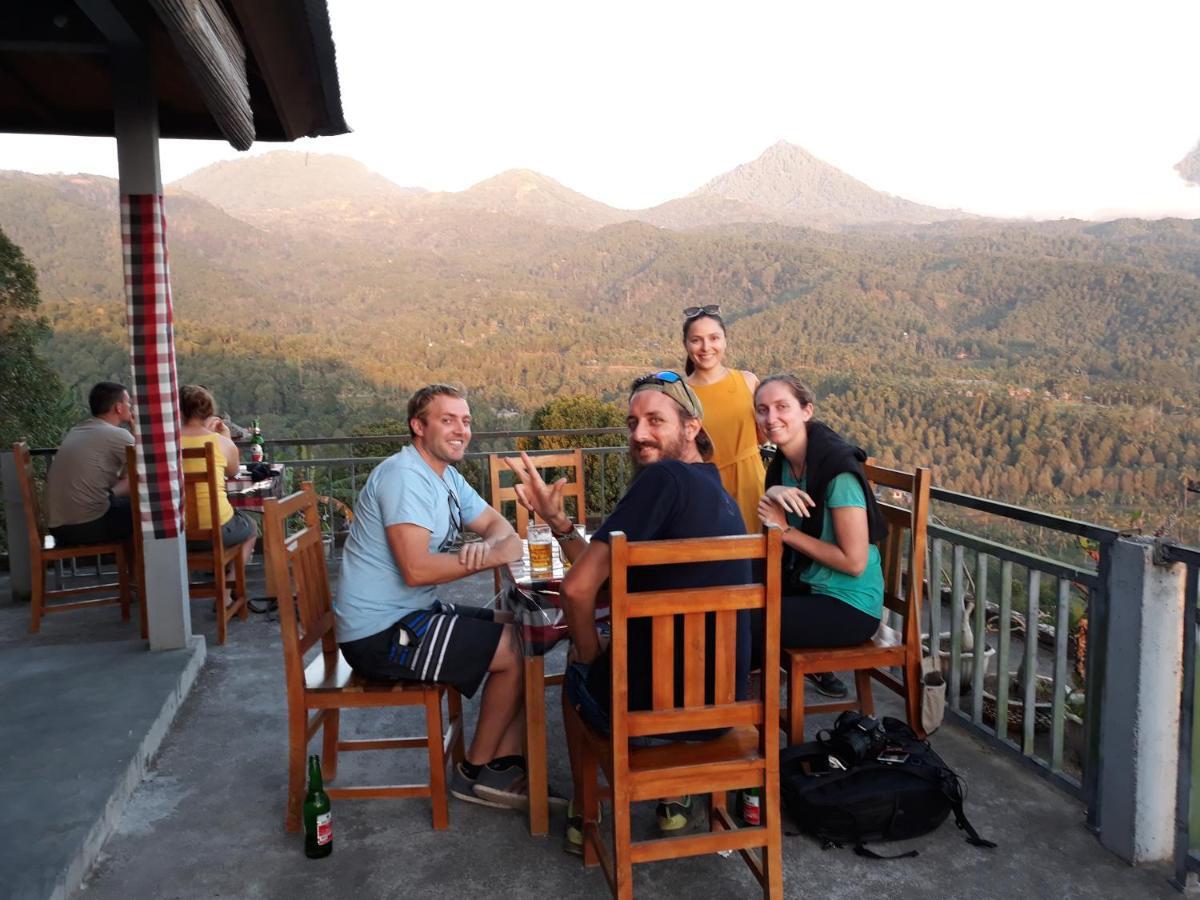 One Homestay And Warung Munduk Kültér fotó