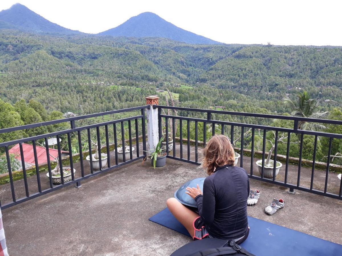 One Homestay And Warung Munduk Kültér fotó