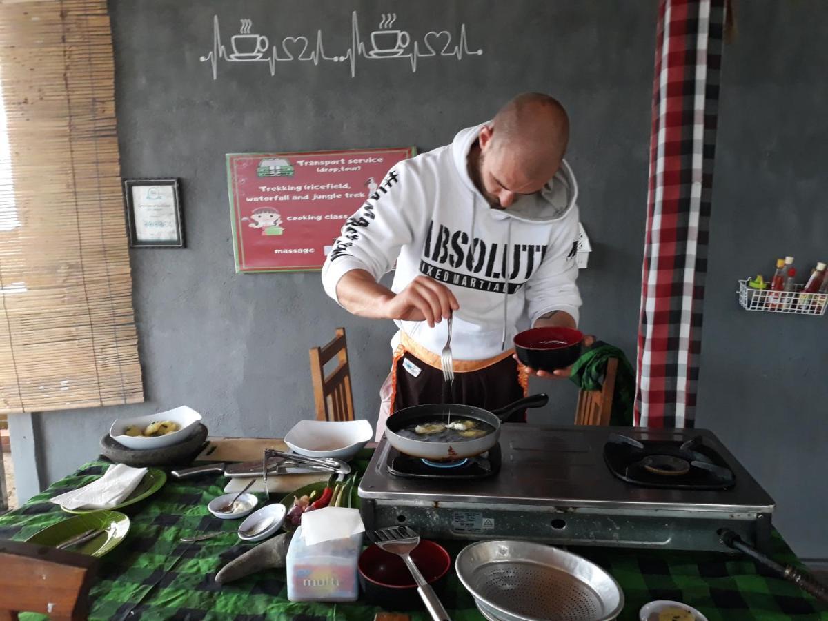 One Homestay And Warung Munduk Kültér fotó