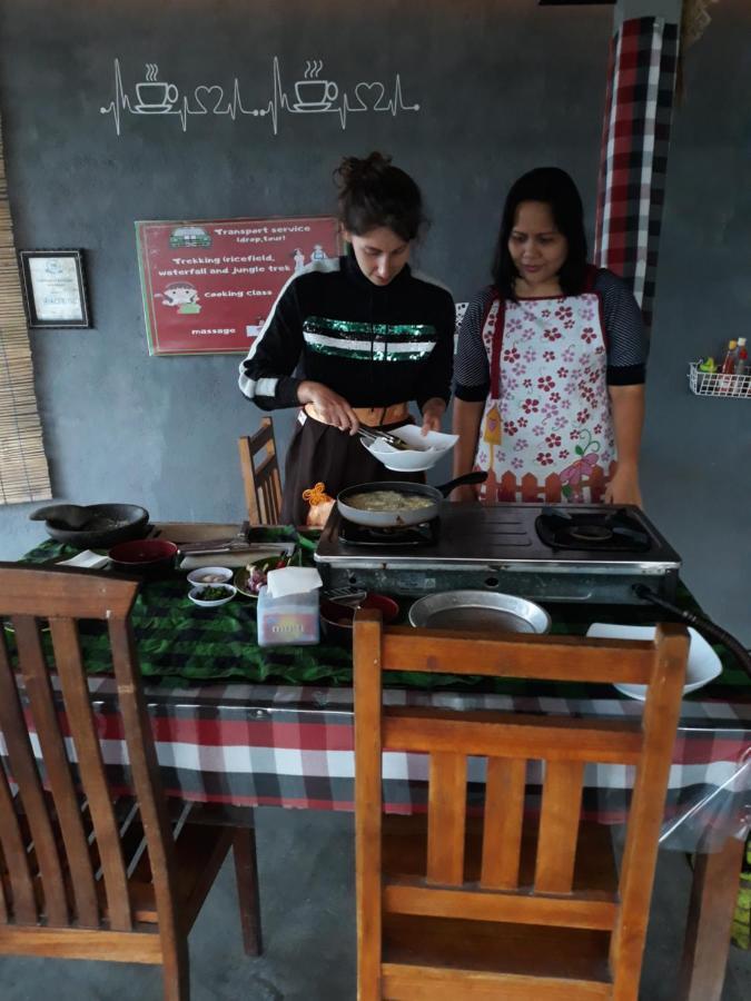 One Homestay And Warung Munduk Kültér fotó